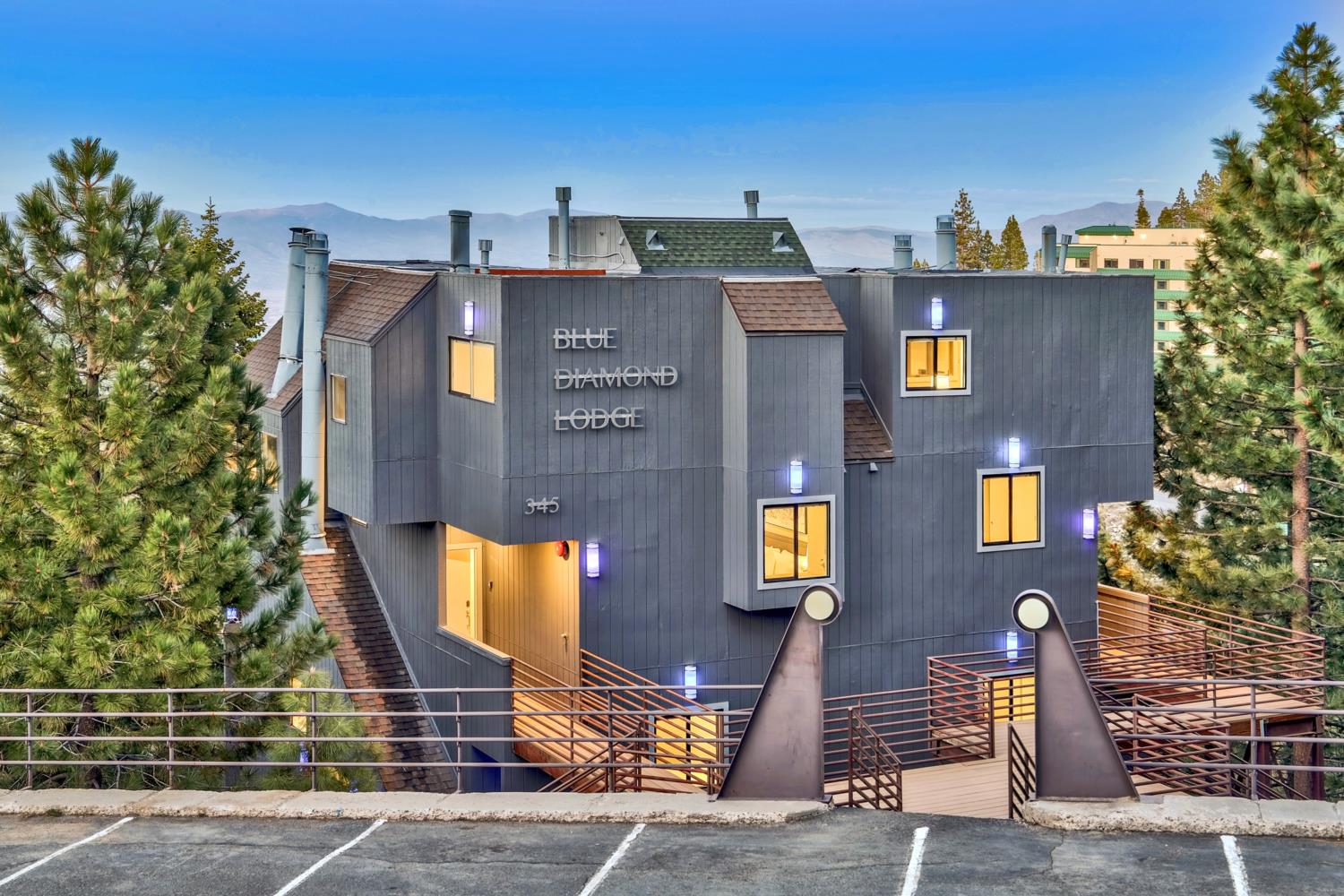 Sapphire House - Image 39